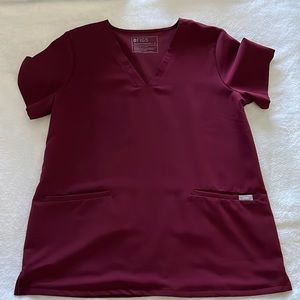 NWOT Casma three pocket scrub top - burgundy